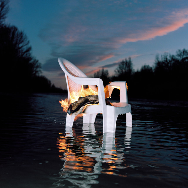 Copertina Treading Water