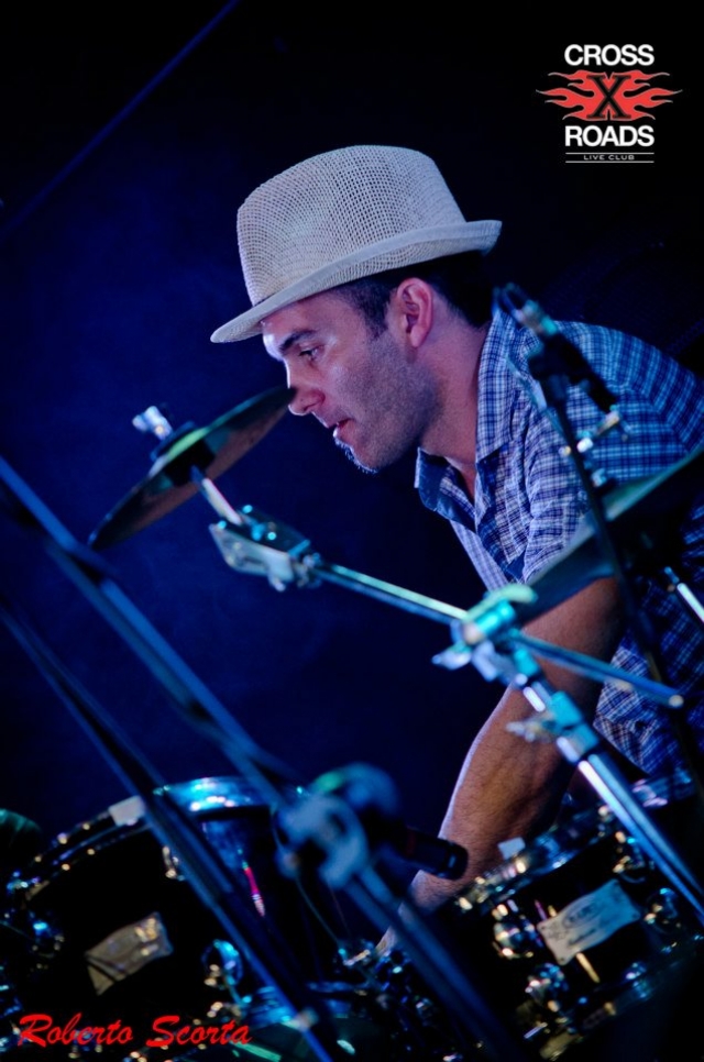 Giuliano Lucarini live al Crossroads