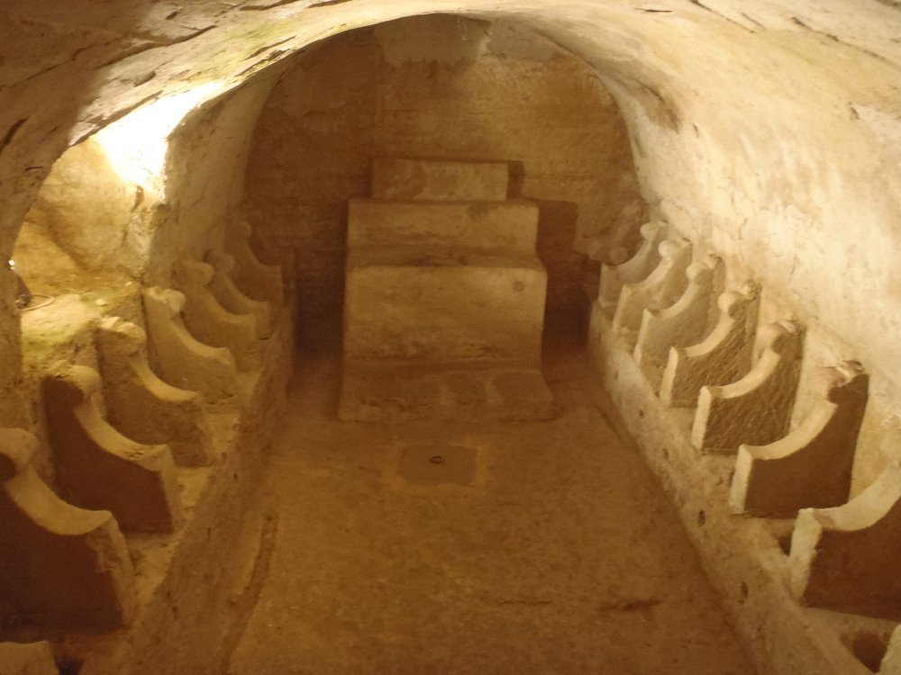 cripta al Kenisa