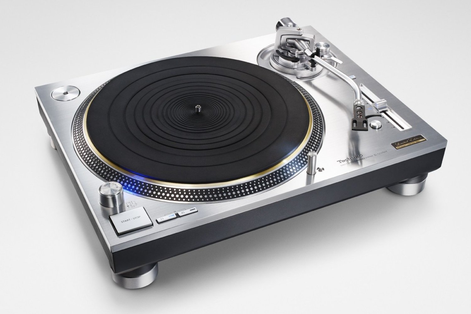 I primi esemplari del nuovo giradischi Technics SL1200 sono andati a
