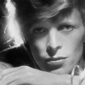 David Bowie/Foto di RCA Records su Wikipedia