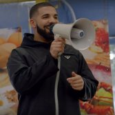 Drake nel video di "God's Plan"
