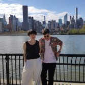 Eugenia e Mattia e una discreta vista su Manhattan