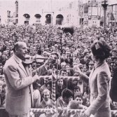 Secondo Casadei e la sua orchestra al concerto del 1 maggio nel 1968 a Forli in piazza Saffi - foto via Fb Edizioni Musicali Sonora Casadei