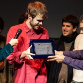 Anton Sconosciuto riceve il primo premio al Rock Contest