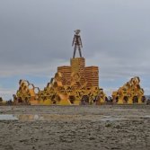Un'immagine dall'edizione 2023 del Burning Man - frame via YouTube Mud and Glory