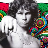 Jim Morrison con una bandiera italiana psichedelica alle spalle