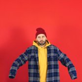 Posaman: tra rap, cr(eazy) di mezza età e piccole tragicommedie quotidiane