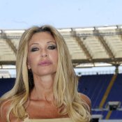 twitter, La giornalista RAI Paola Ferrari ha deciso di querelare Twitter per via di alcuni commenti ritenuti offensivi nei suoi confronti