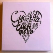 edizione limitata, Dente pubblica un cofanetto dedicato a Cuore di pietra con otto versione differenti del brano