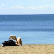 Bookit, Prima della pausa estiva non poteva mancare Bookit, la nostra rubrica letteraria. Puntuali, ecco 16 nuove recensioni utili a scegliere che libri mettere in valigia e portarvi in vacanza. A cura di Renzo Stefanel.