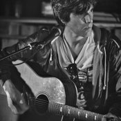 acustico, Bugo, ascolta tutto il concerto acustico del nuovo tour