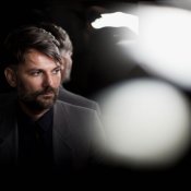 dubstep, Mauro Remiddi ha lasciato l'Italia dal 2002, prima Londra e poi New York. Nel mezzo ci sono state tante esperienze musicali diverse - tra cui un David di Donatello, un musical una band di buskers, un gruppo indie - e solo ora, a 40 anni ha iniziato a fare dischi seriamente. Non poca roba quindi, e l