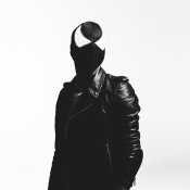 dance, Giusto per darvi un'idea: un milione e duecento like su facebook (un decimo dei Daft Punk), è da 7 anni è che è in tour mondiale e vive in albergo (in Italia passerà solo per una data, a Milano l'11 novembre), ha un creato un social network tutto suo (The Real Church Of Noise), per non parlare dei s