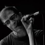 live, Il live report del concerto a Bologna: coriandoli e polaroid con Testaintasca, Cosmo e I Cani