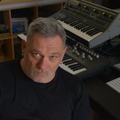 dance, Si parte dai centri sociali fino ad esserne cacciato perché la sua musica era troppo facile. Un pezzo di storia della house italiana suonerà al MI AMI. La nostra intervista.