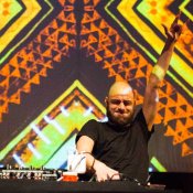 etichette, Clap Clap entra nel catalogo di Warp Records