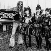 metal, Rob Zombie in posa con le Babymetal