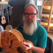 beneficenza, Chitarra autografata