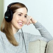 scienza, ragazza cuffie musica