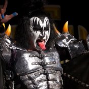 strano e lol, Gene Simmons