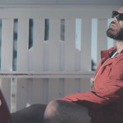 polemica, Tommaso Paradiso nel video di Riccione