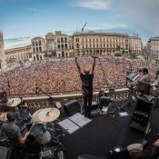 mtv, I Subsonica sul palco di TRL a Piazza Duomo, Milano
