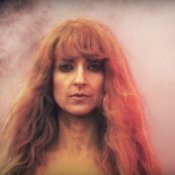 nuovo ep, Un'immagine del video di Mother