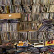 vinili, stock-vinile-magazzino.jpg