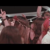 nuovo singolo, Un'immagine del video di Al di là dell'Africa dei Fancies