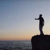 nuovo singolo, Un'immagine del video di Lottiamo soli di Mosè COV