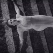 nuovo singolo, Un'immagine del video di Se piovesse il tuo nome di Elisa