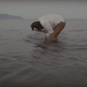 nuovo video, Un'immagine del video di Come Up di Hide Vincent