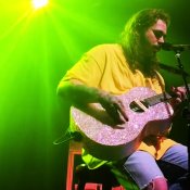 Questo nostro grande Instagram, Post Malone mentre suona i Nirvana