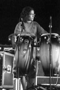 Ugo Mastroeni, percussioni, didgeridoo ed effetti