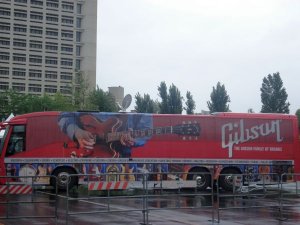 gibson tour bus