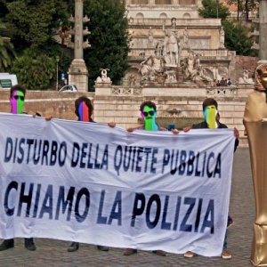 Disturbo della quiete pubblica Chiamo la polizia copertina