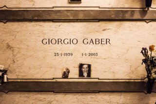 La tomba di Giorgio Gaber nel cimitero monumentale di Milano