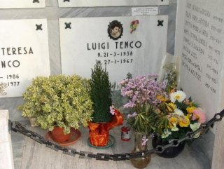 La tomba di Luigi Tenco nel cimitero di Ricaldone
