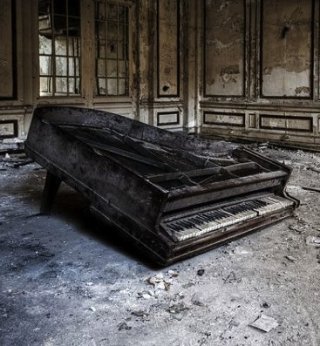 abandoned-piano-lee-plaza-detroit.jpg