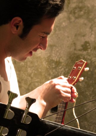 Peppe Malfitano - voce, chitarra, ukulele