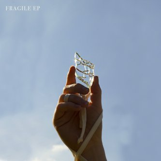 Copertina dell'album Fragile EP, di Clio & Maurice