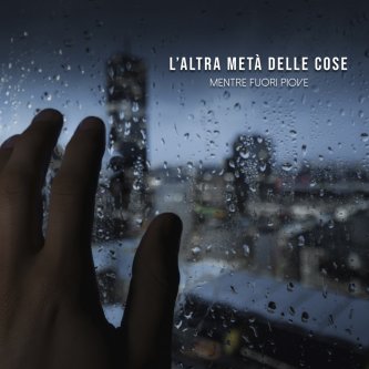 Copertina dell'album Mentre fuori piove, di L'altra metà delle cose