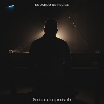 Copertina dell'album Seduto su un piedistallo, di Eduardo De Felice