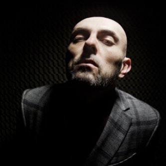 Fabri Fibra: biografia, discografia e contatti ufficiali