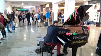 concerto Pianoforte Preparato e Annunci Sonori live Aeroporto Internazionale di Napoli