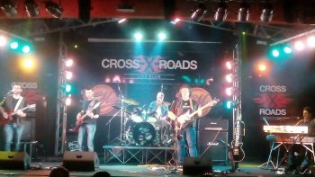 CROSSROADS TUTTI6.jpg