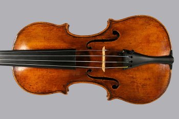1. Violino costruito nel 1695 da Giuseppe Guarneri