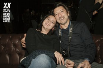 Giuseppe, uno dei fotografi storici del MI AMI, con sua moglie