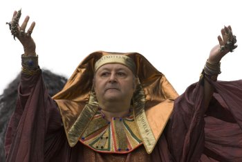 Il Divino Otelma si butta nella musica con un singolo